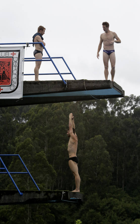 Fotos: Los clavadistas de Red Bull, en las piscinas de Martiartu