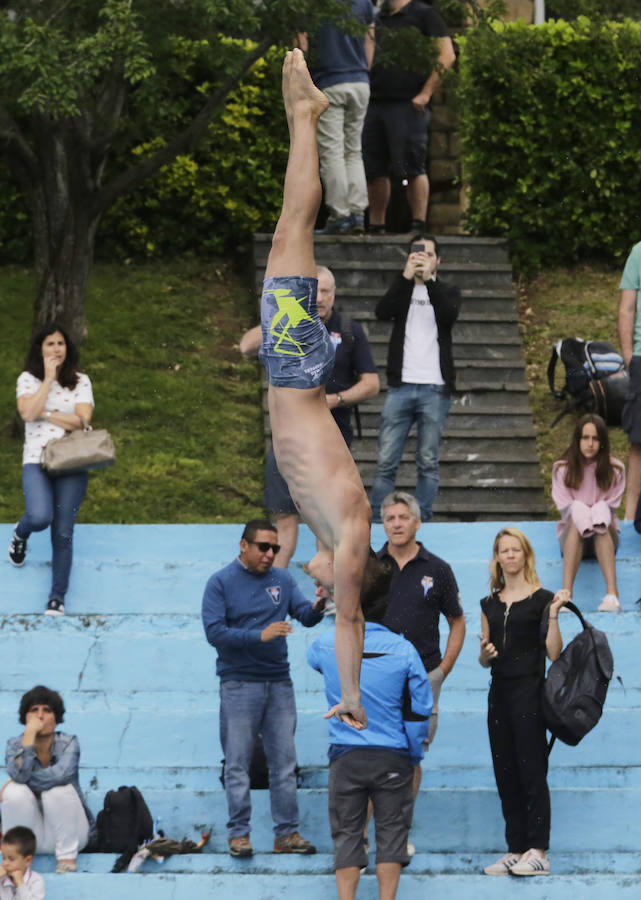 Fotos: Los clavadistas de Red Bull, en las piscinas de Martiartu