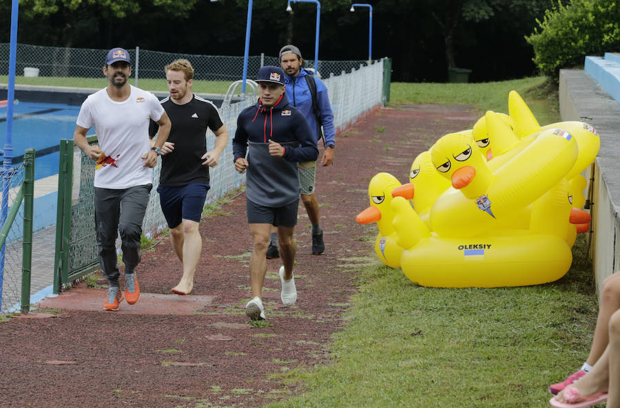 Fotos: Los clavadistas de Red Bull, en las piscinas de Martiartu