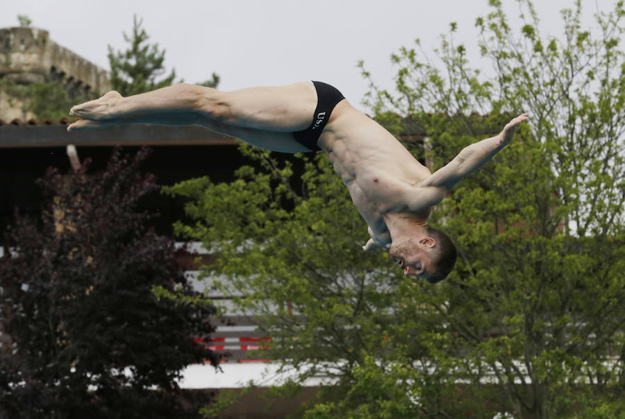 Fotos: Los clavadistas de Red Bull, en las piscinas de Martiartu