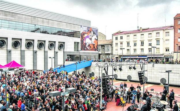 La exhibición de los cortos se alternará con conciertos en el Artium.