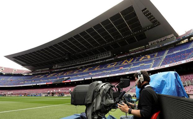 Un cámara de televisión, durante un partido.