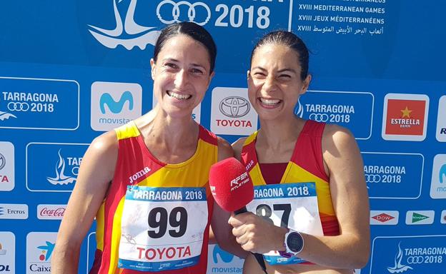 Elena Loyo, en el podio de Tarragona, junto a Marta Galimany. 