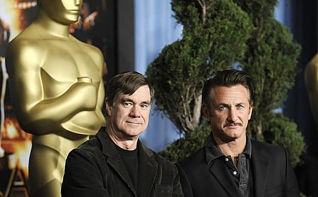 Gus Van Sant y Sean Penn arrasaron en la temporada de premios con la película 'Mi nombre es Harvey Milk' (2008).
