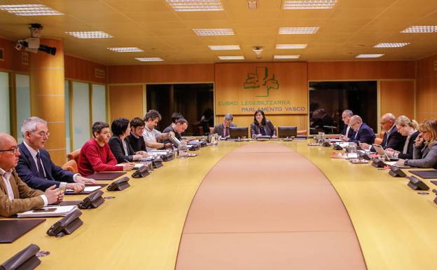 La ponencia de Autogobierno, en una reunión del pasado mayo.