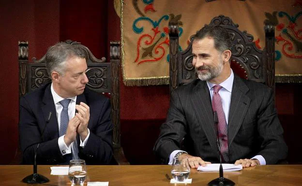 Urkullu y el Rey, en 2016 en la Universidad de Deusto.