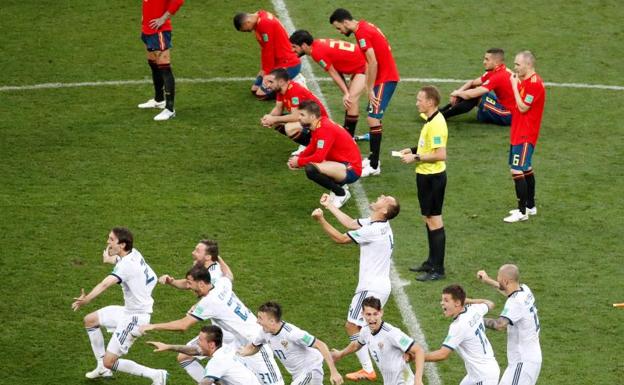 Rusia celebra el pase ante España.