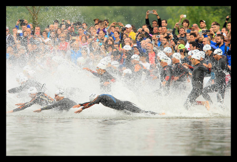 A las 8.30 horas se ha dado el 'pistoletazo' de salida a la primera de las tres pruebas que componen el Triatlón de VItoria.