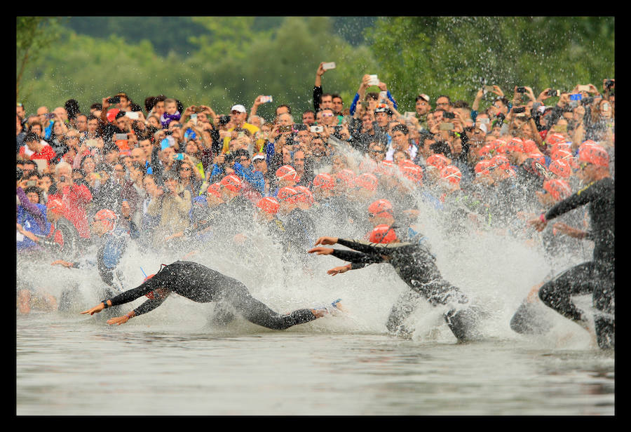 A las 8.30 horas se ha dado el 'pistoletazo' de salida a la primera de las tres pruebas que componen el Triatlón de VItoria.