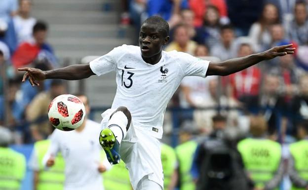 Kanté, durante el duelo ante Uruguay.