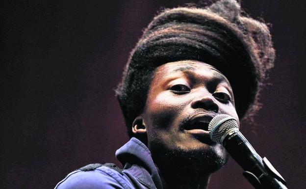 Benjamin Clementine combina la música con su faceta como modelo de marcas de lujo. 