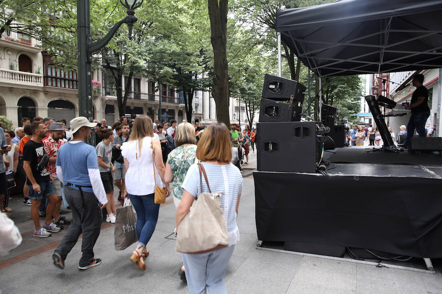 Techno árabe en plena calle para arrancar el festival