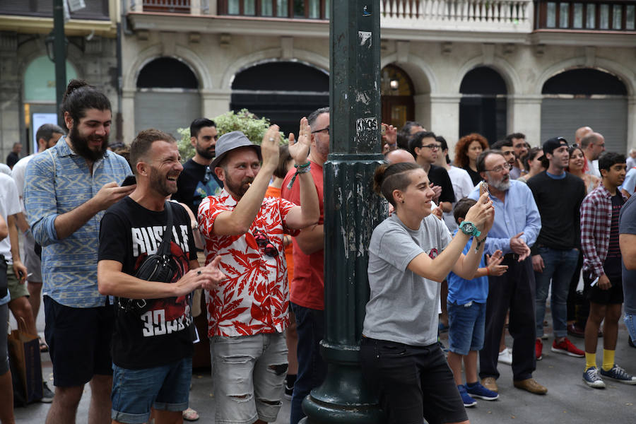 Techno árabe en plena calle para arrancar el festival