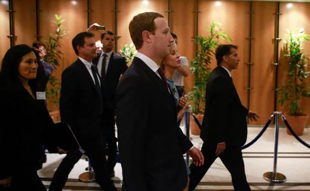 Zuckerberg, tras declarar en el Parlamento Europeo.