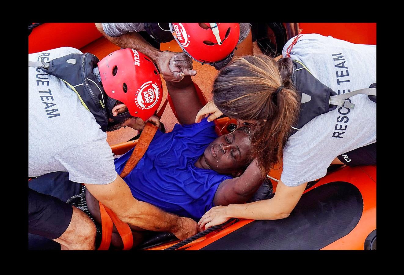 Fotos: Proactiva Open Arms denuncia que los guardacostas libios dejaron morir a una mujer y un niño tras hundir su embarcación