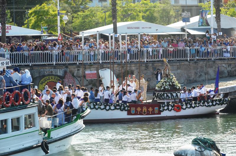 Fotos: La procesión de la Virgen del Carmen en Santurtzi, en imágenes