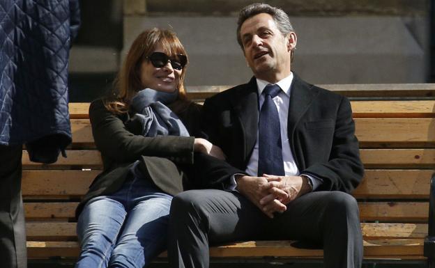 El expresidente Nicolas Sarkozy acompaña habitualmente a su mujer en los conciertos de la gira 'French Tour'.