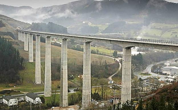 Obra del TAV, a su paso por Bergara.