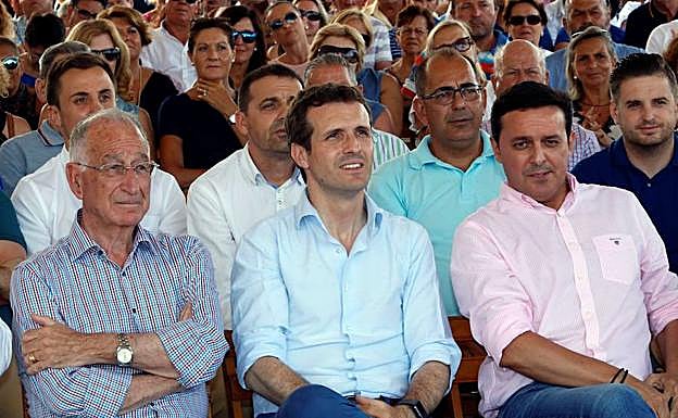 Pablo Casado en un encuentro con compromisarios en Roquetas de Mar.