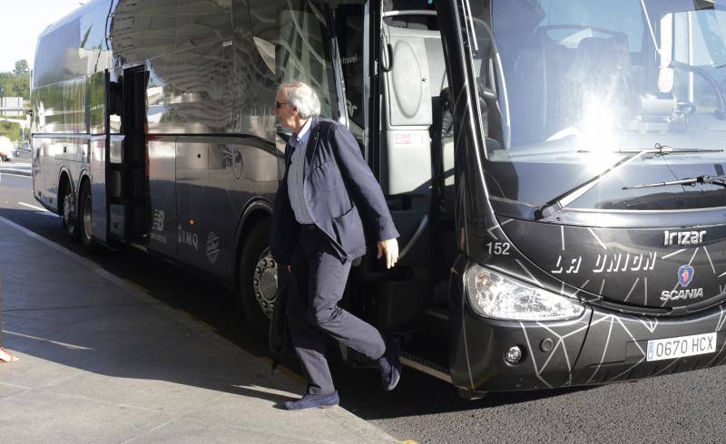 La expedición bilbaína ha partido del aeropuerto de Loiu a las diez de la mañana y aterrizará en Münster, Alemania, a una hora de su cuartel general
