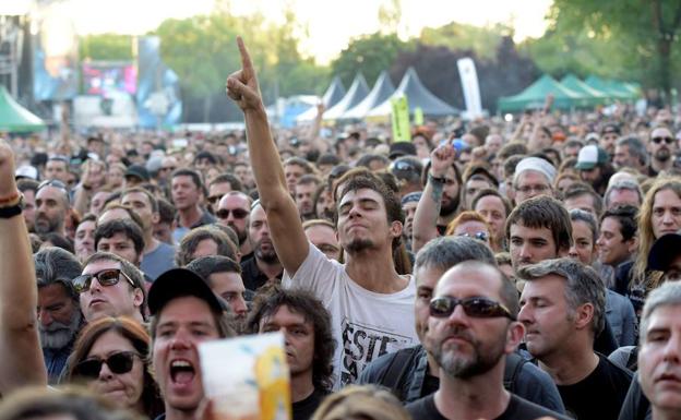 Asistentes al Azkena Rock Festival.