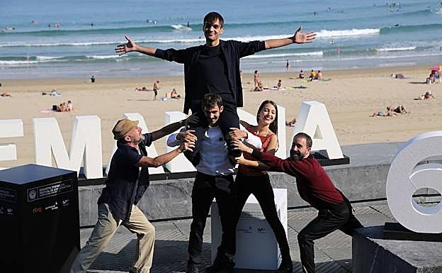 'Handia' filmaren protagonistak, Donostiako Zinemaldian.