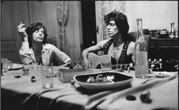 Jagger y Richards hacen un alto en un ensayo.