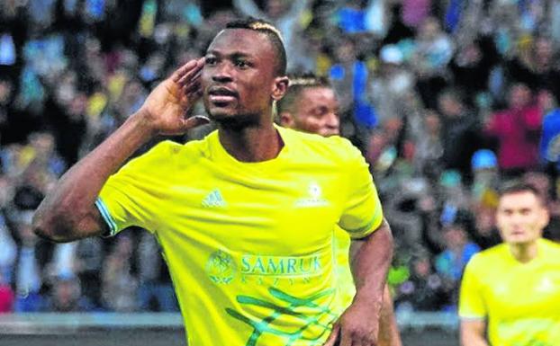 El jugador albiazul Twumasi celebra uno de los goles marcados con el Astaná.