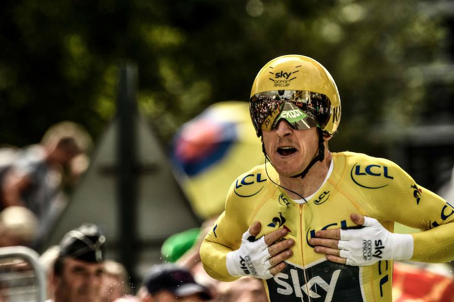 Geraint Thomas cruzando la meta en el Tour de Francia