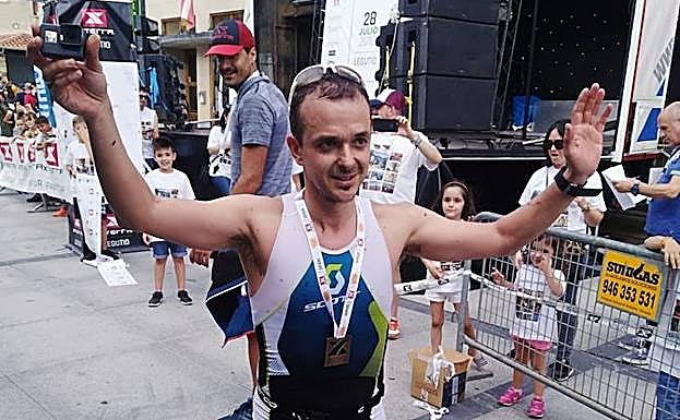 Galería. Josu García a su llegada a la meta.