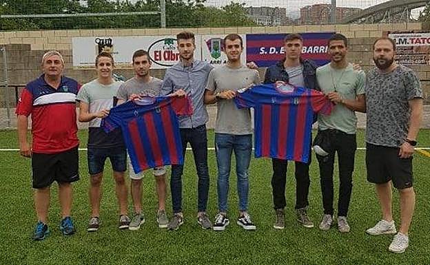 Presentación de los nuevos fichajes del Etxebarri. 