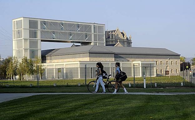 La entidad bancaria negoció con un campus universitario internacional la posibilidad de que se instalara en el viejo convento. 