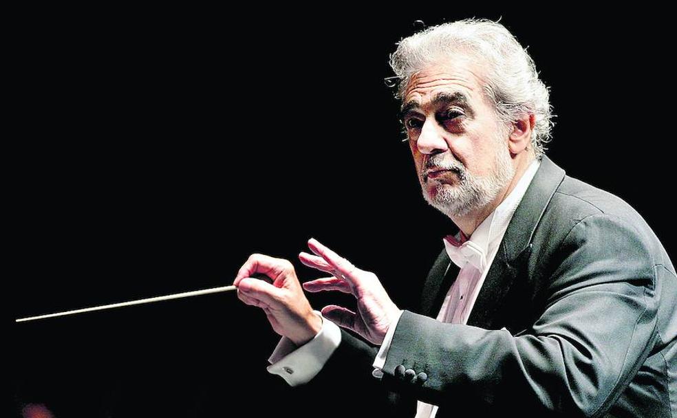 Plácido Domingo, al frente de la Orquesta Sinfónica de Puerto Rico.