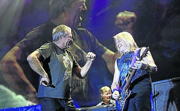 El cantante Ian Gillan y el guitarrista Steve Morse. 