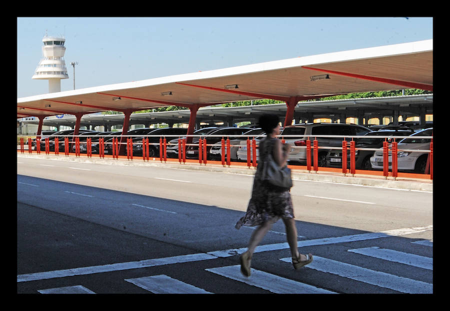 La renovada cafetería, gestionada por Indesa con una plantilla de cinco trabajadores, vincula sus horarios a las salidas de los vuelos