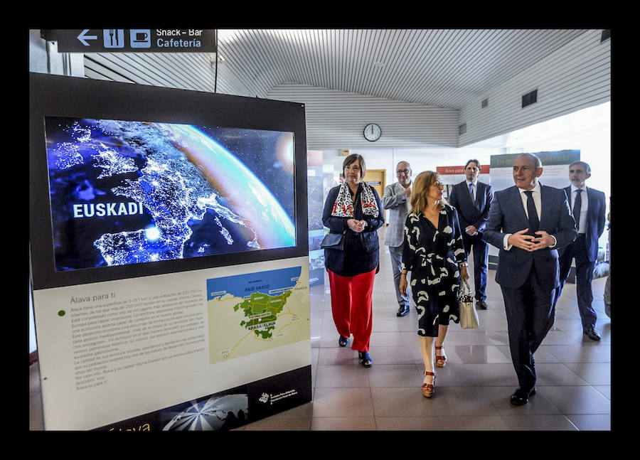La renovada cafetería, gestionada por Indesa con una plantilla de cinco trabajadores, vincula sus horarios a las salidas de los vuelos