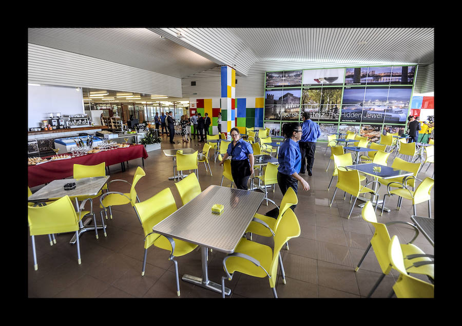 La renovada cafetería, gestionada por Indesa con una plantilla de cinco trabajadores, vincula sus horarios a las salidas de los vuelos