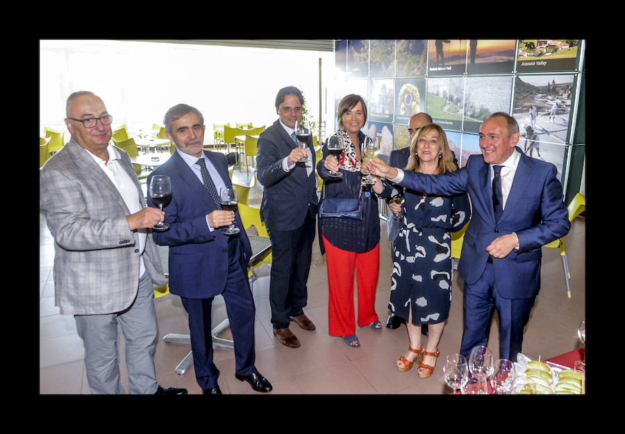 La renovada cafetería, gestionada por Indesa con una plantilla de cinco trabajadores, vincula sus horarios a las salidas de los vuelos