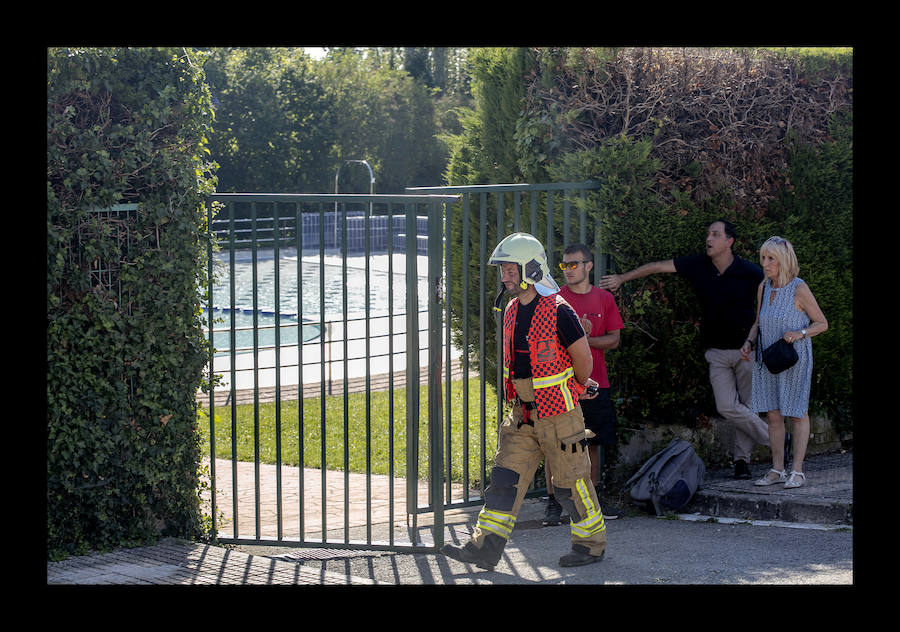 Los bomberos forales han procedido a controlar la avería y dos niños han sido trasladados al hospital de Txagorritxu