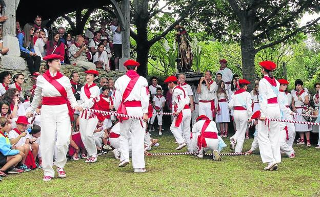 Los bailes tradicionales, a cargo del grupo Gure Kai, tampoco faltarán este año en el programa de los 'Sanrokes' debarras. 