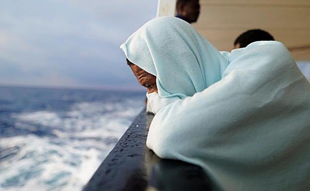 El Gobierno autoriza al Open Arms a desembarcar a los 87 migrantes rescatados en el puerto de Algeciras