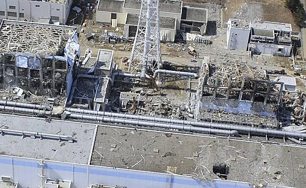 Vistas aéreas de la central nuclear de Fukushima.