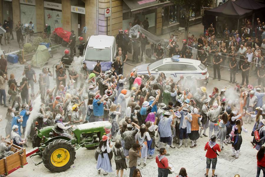 El equipo de 'El silencio de la ciudad blanca' se ha trasladado este lunes a la calle Dato para grabar uno de los momentos clave de la novela