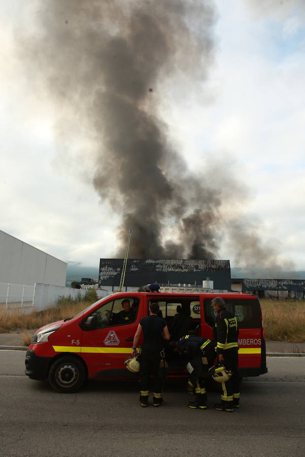 Fotos: Incendio en la planta de la quesería Aldanondo en Salvatierra