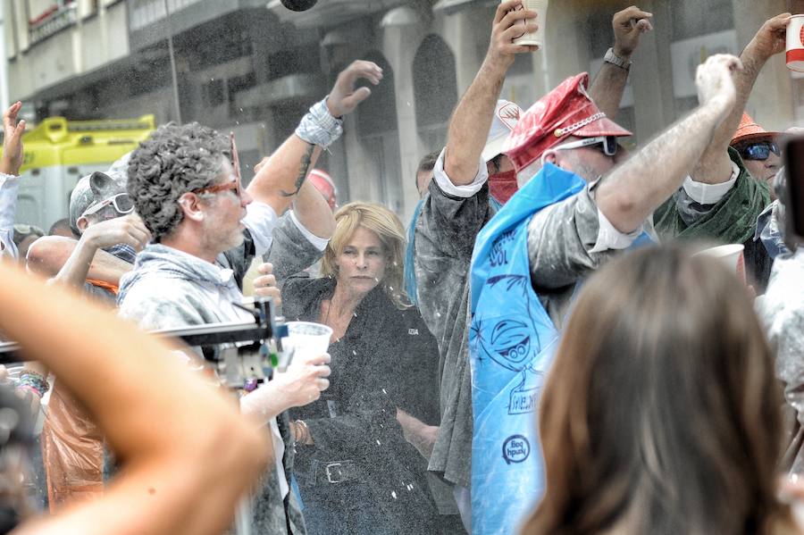 El equipo de 'El silencio de la ciudad blanca' se ha trasladado este lunes a la calle Dato para grabar uno de los momentos clave de la novela