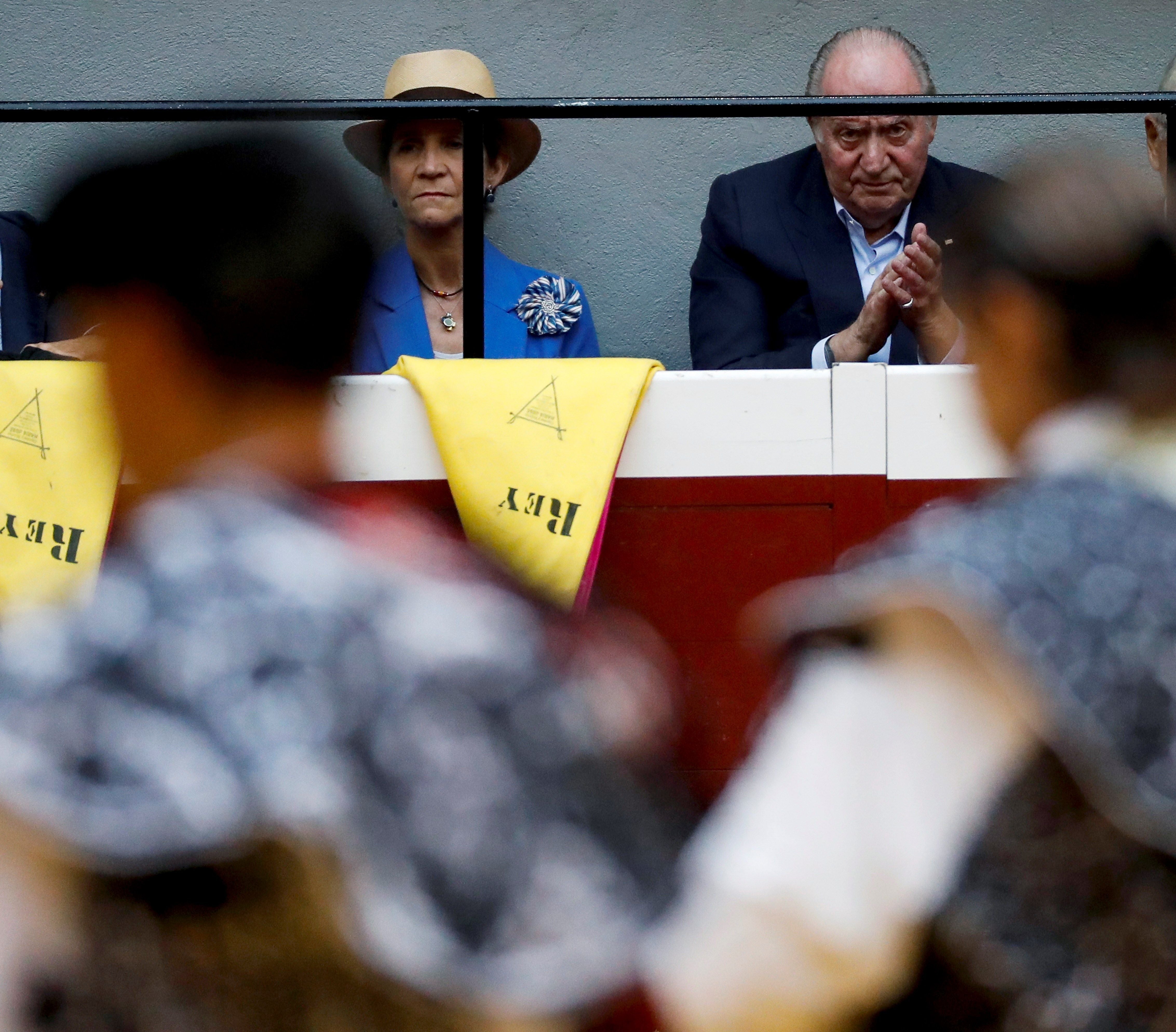 Fotos: Juan Carlos I disfruta de los toros en San Sebastián