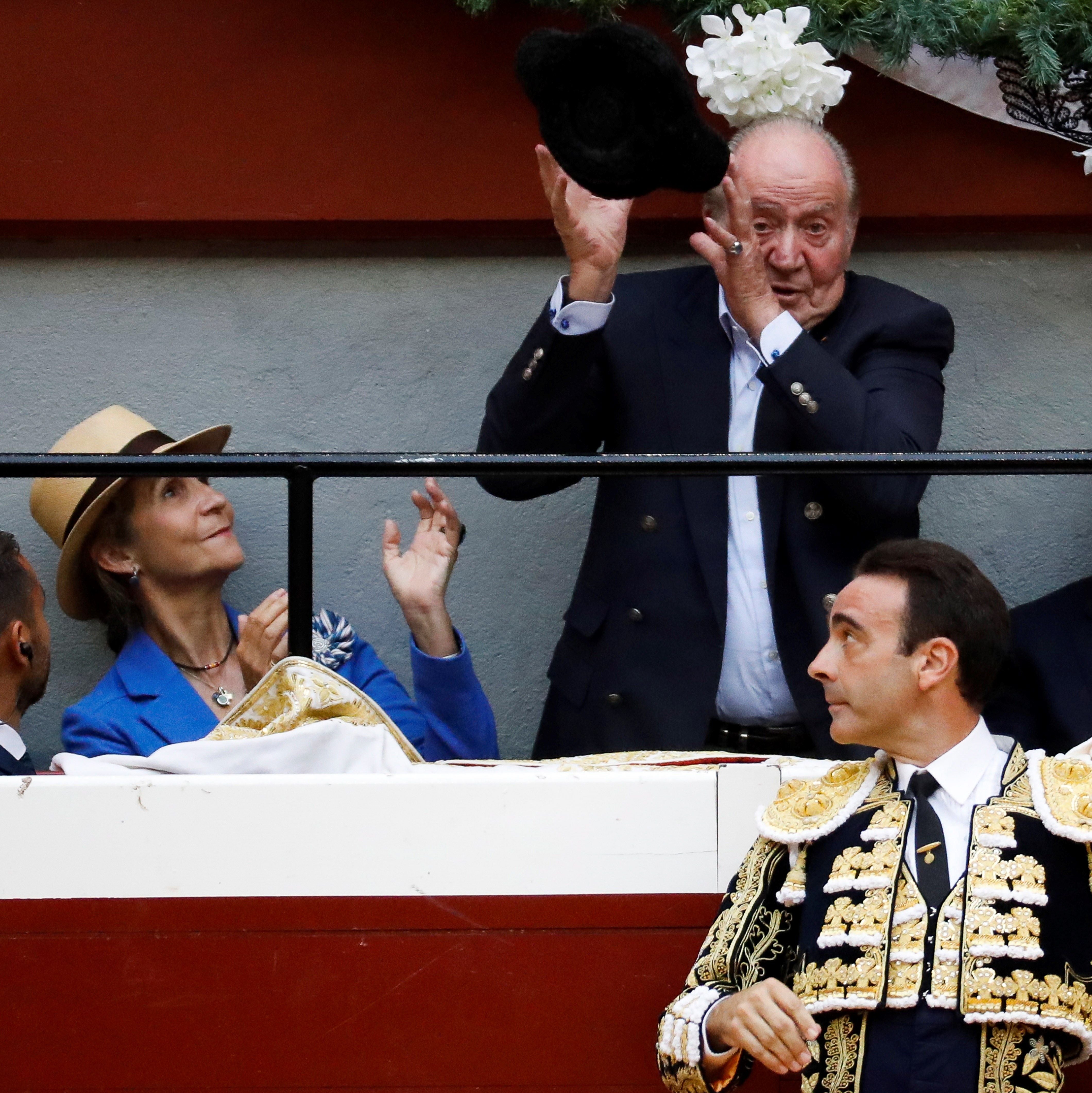 Fotos: Juan Carlos I disfruta de los toros en San Sebastián