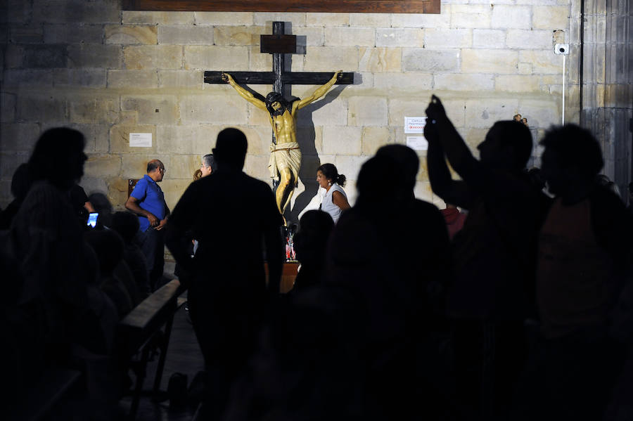 Fotos: Peregrinación hasta Begoña para homenajear a la Amatxu