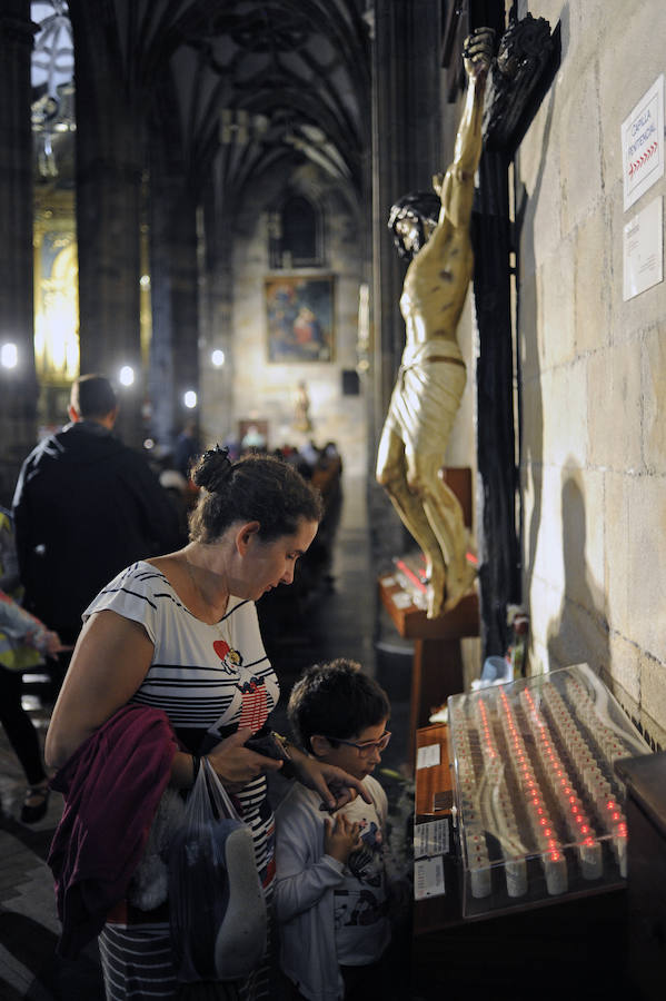 Fotos: Peregrinación hasta Begoña para homenajear a la Amatxu