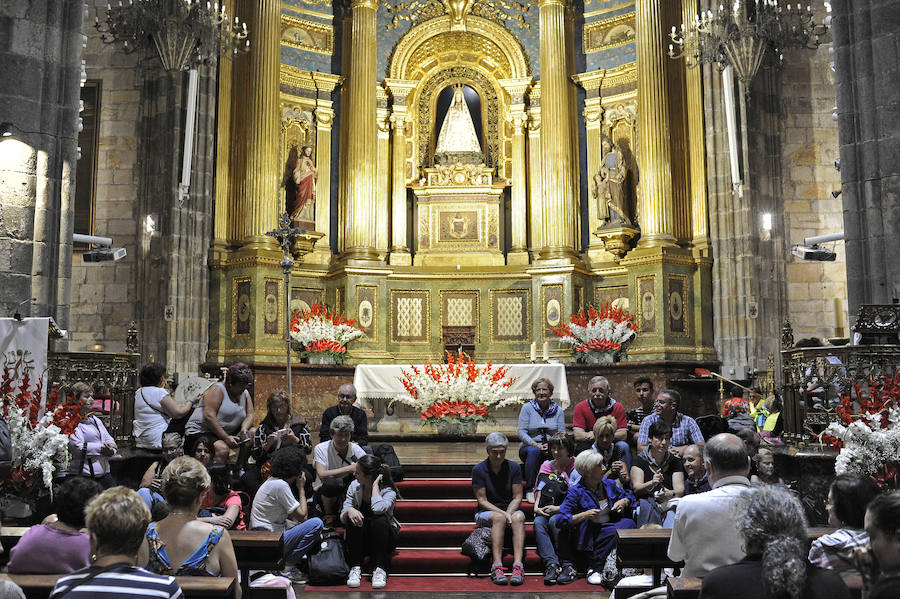 Fotos: Peregrinación hasta Begoña para homenajear a la Amatxu